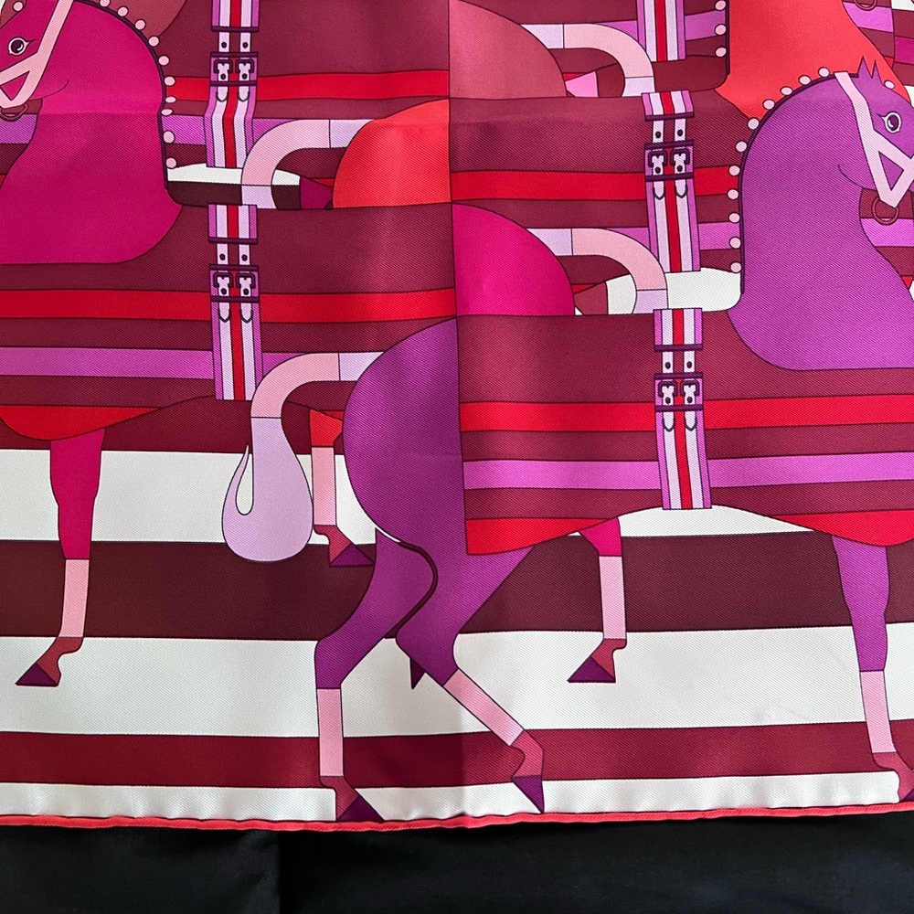 Hermès Paris silk scarf (approx. 16” x 16”). - Picture 5 of 13